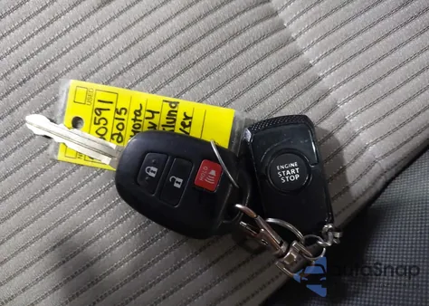 2015 Toyota Rav4 Le z USA, uszkodzony, nr VIN JTMBFREV5FJ029691